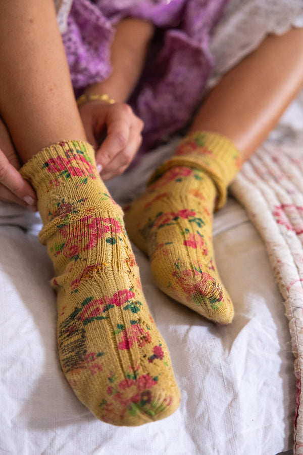 Magnolia Pearl Floral Lil' Dipper Socks 098 - Narita