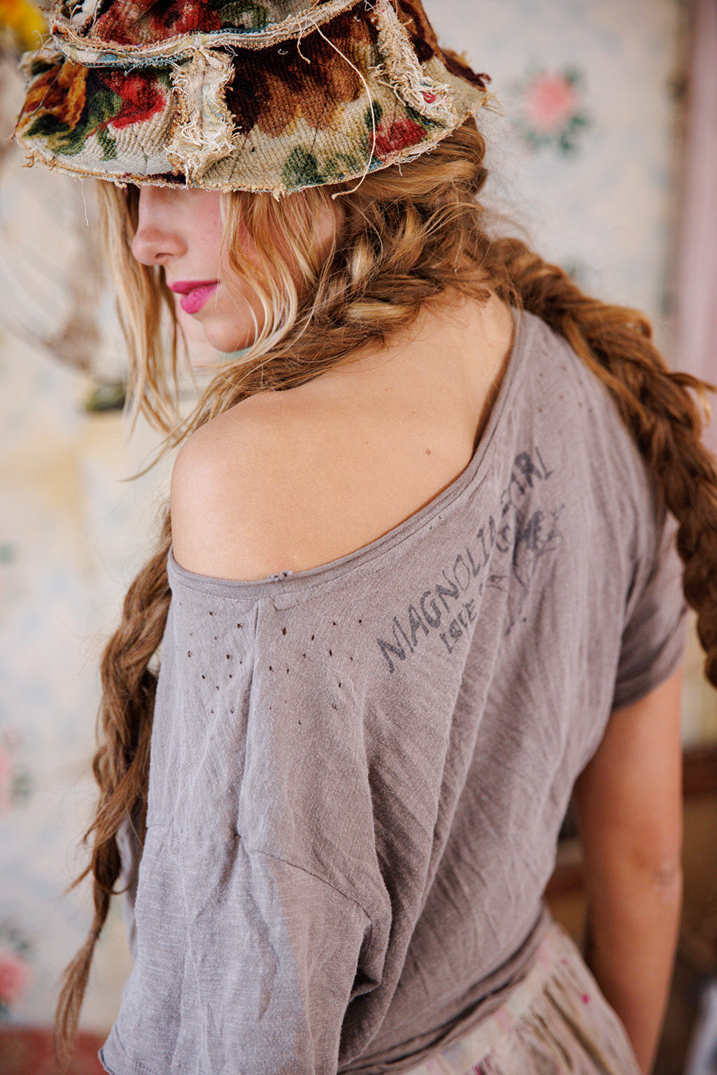 Magnolia Pearl Boyfriend Tee 1031 - Moss Gray