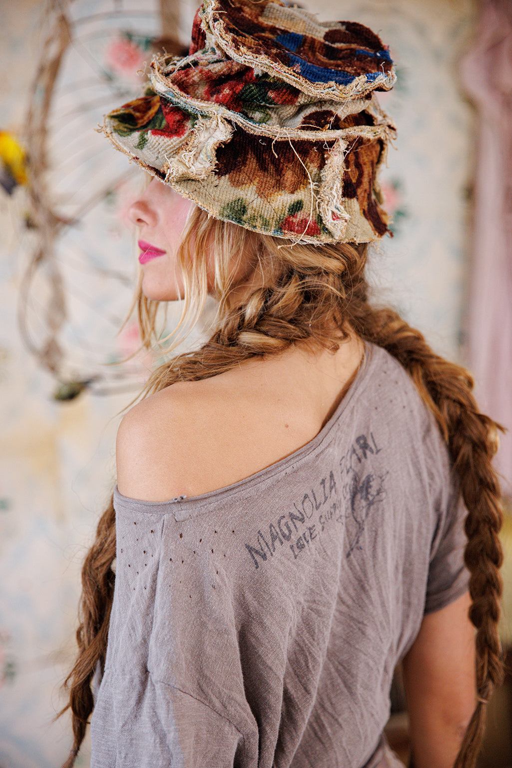 Magnolia Pearl Boyfriend Tee 1031 - Moss Gray