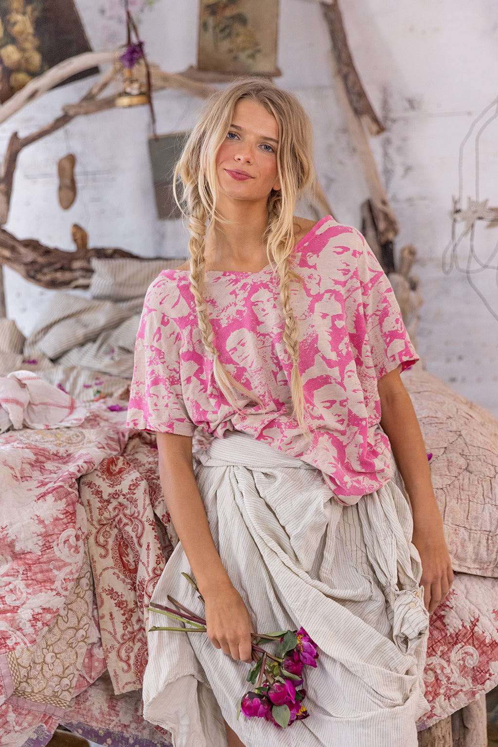 Magnolia Pearl Mural Frida Europa Tee 2071 - Dragonfruit