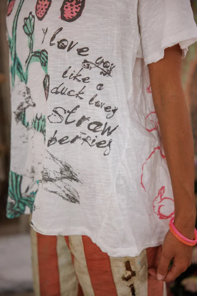 Magnolia Pearl Ducks Love Strawberries Tee 2756 - True