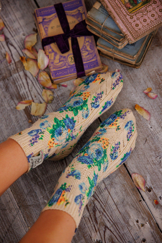 Magnolia Pearl Floral Lil' Dipper Socks 098 - Lisette