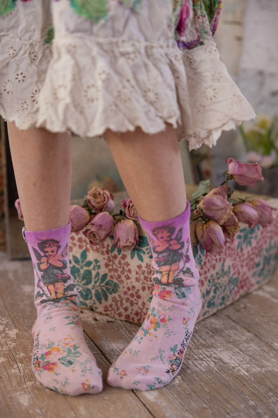 Magnolia Pearl Maysie MP Socks 122 - Crown of Love