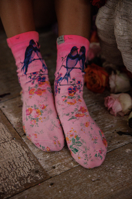 Magnolia Pearl Two Birds MP Socks 132 - Valentine Pink