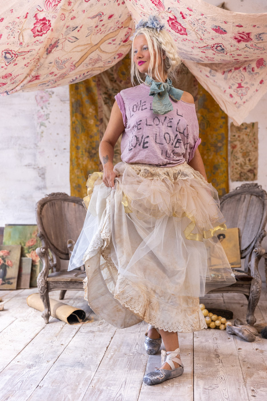 Magnolia Pearl Love Amor Tee 1944 - Purple Boba