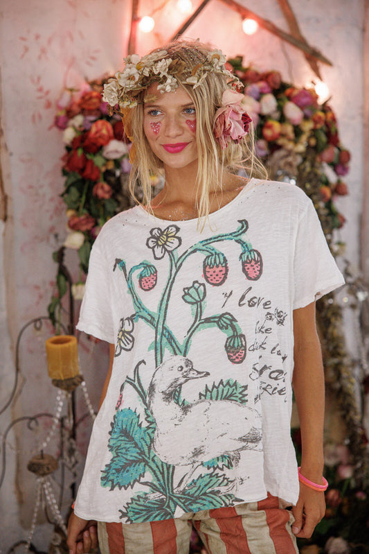 Magnolia Pearl Ducks Love Strawberries Tee 2756 - True